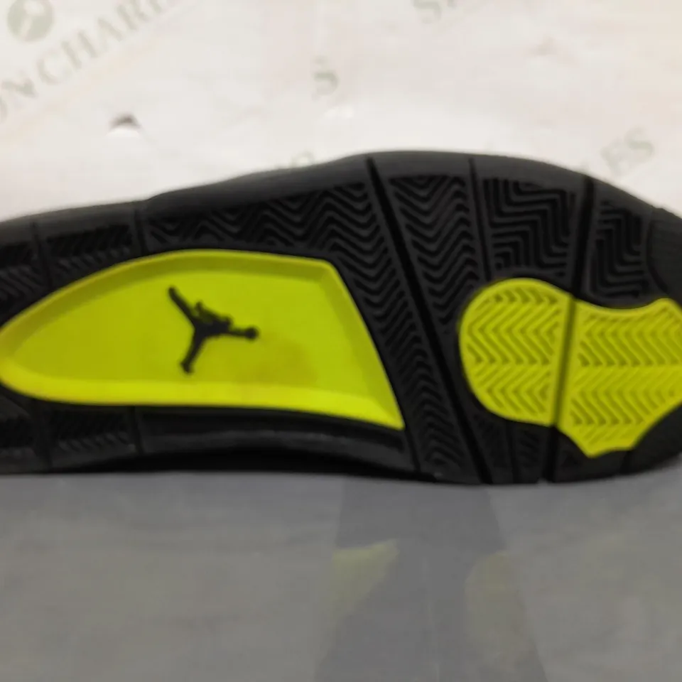 BOXED PAIR OF NIKE AIR JORDAN 4 RETRO SHOES IN GREY/LIME UK SIZE 9.5