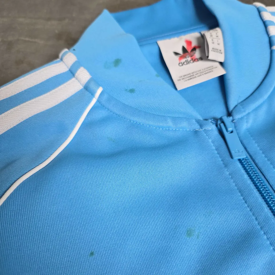 ADIDAS ZIP UP JACKET IN BLUE/WHITE SIZE M