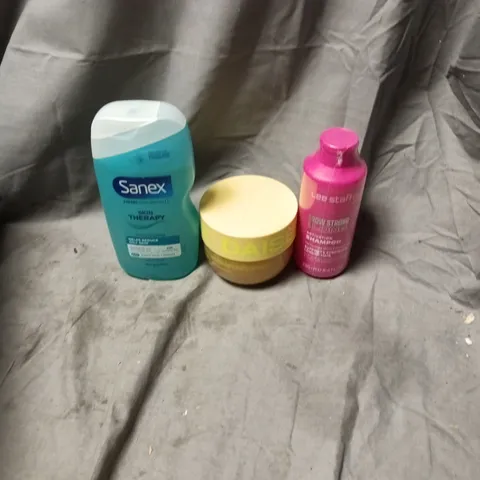 APPROXIMATELY 20 ASSORTED HEALTH AND BEAUTY ITEMS INCLUDING LEE STAFFORD ACTIVATION SHAMPOO, SANEX BODY WASH AND DAISE BODY SCRUB