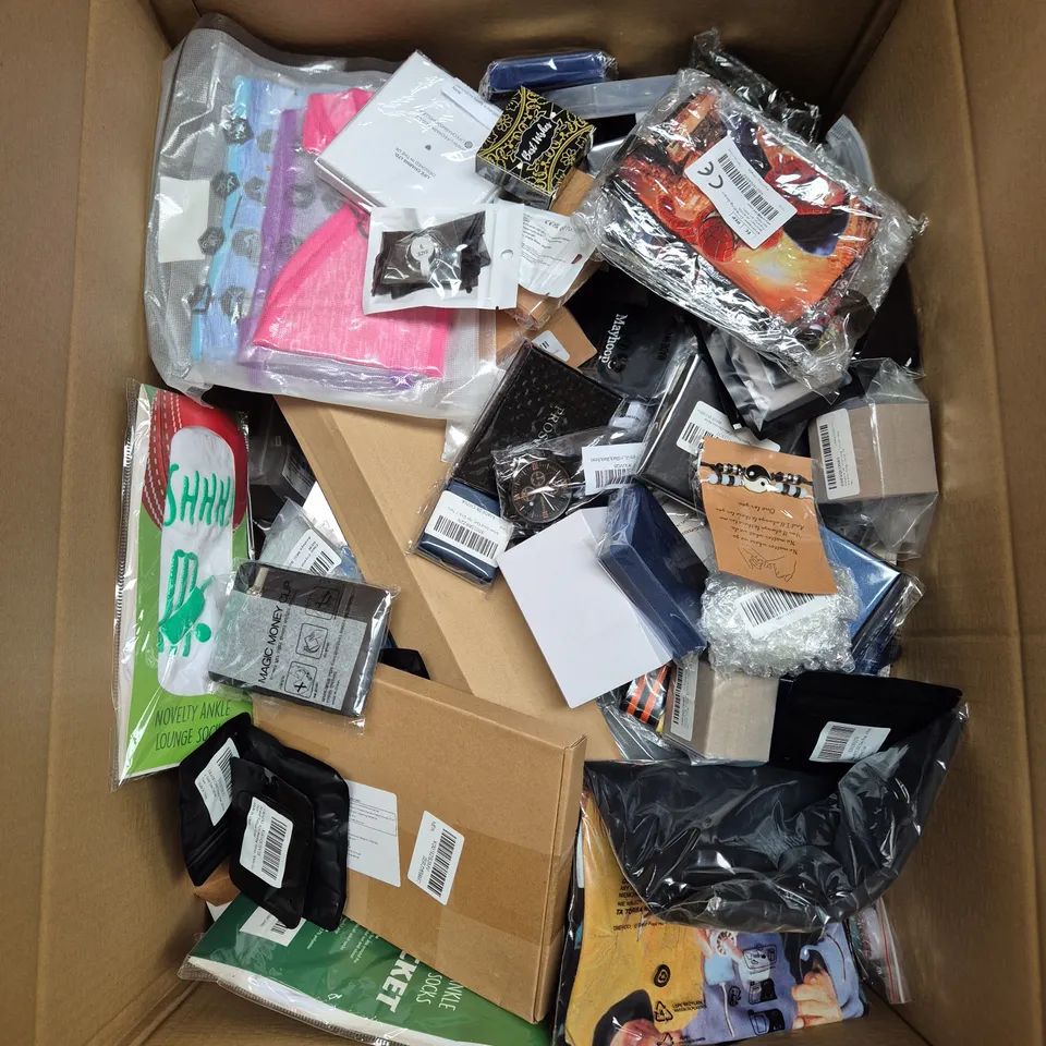 LARGE BOX OF ASSORTED ITEMS TO INCLUDE INSOLES, GARMENT BAG AND LUGGAGE STRAPS