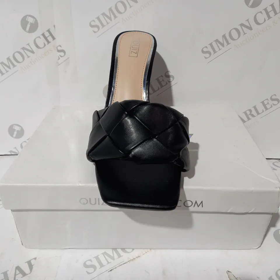 BOXED PAIR OF QUIZ OPEN TOE HIGH HEEL SANDALS IN BLACK SIZE 7