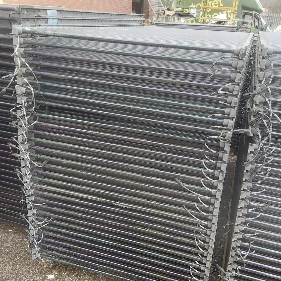 PALLET CONTAINING A VERY LARGE QUANTITY OF SOLAR PANELS