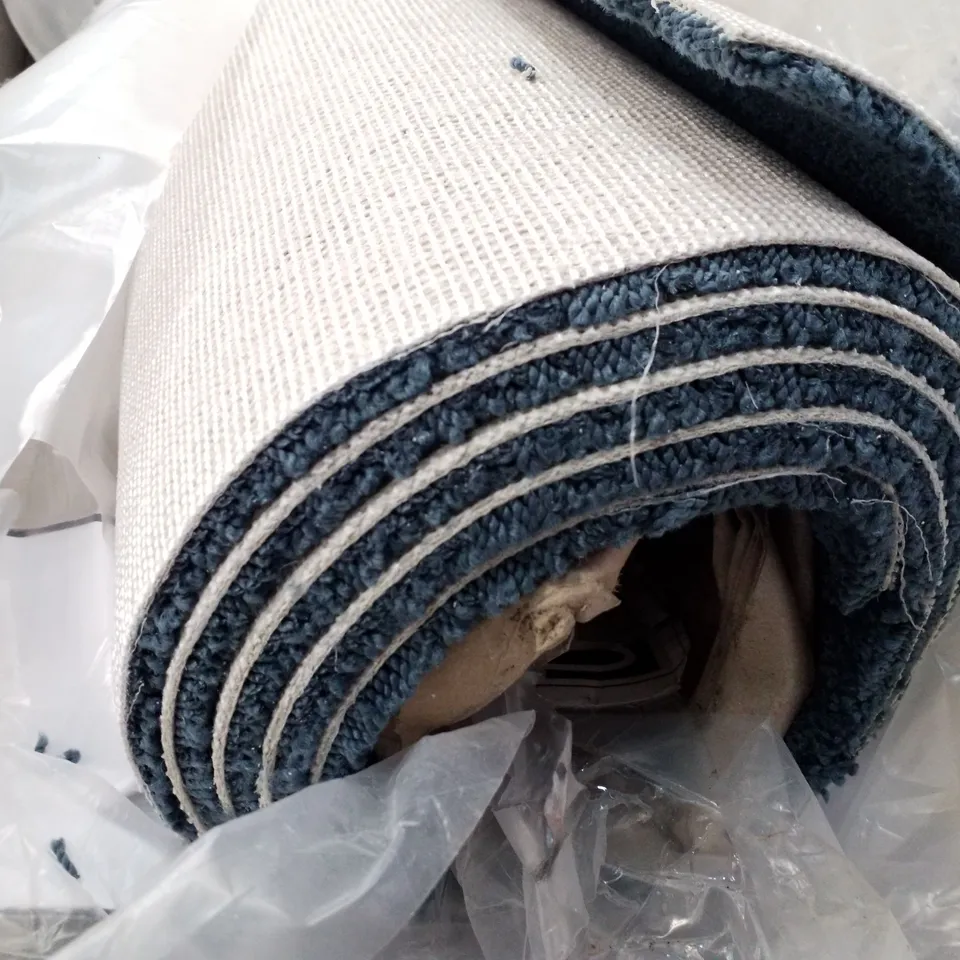 ROLL OF QUALITY CRESCENT 3235/0940 GRAY GLIMPSE CARPET APPROXIMATELY 2.6×5M
