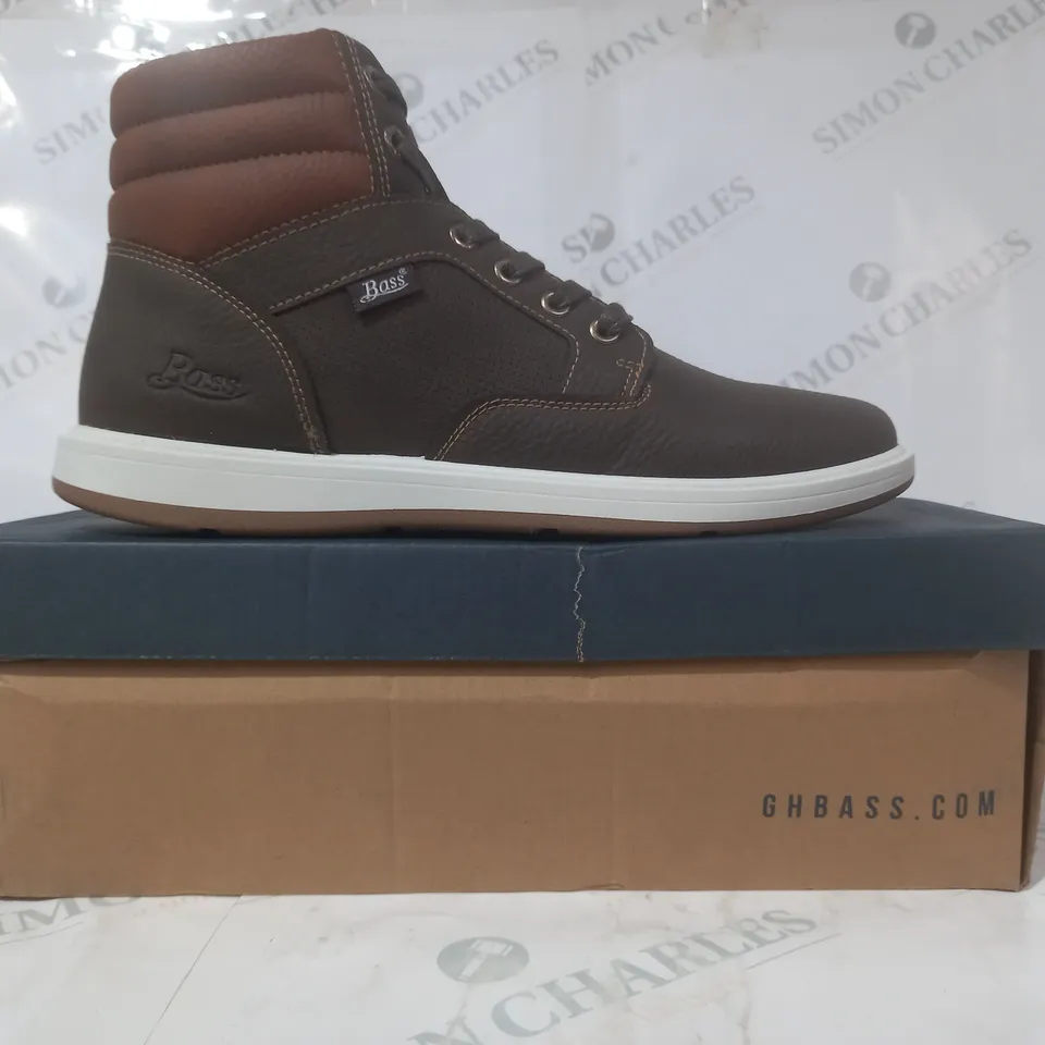 BOXED PAIR OF BASS ANKLE BOOTS IN BROWN/TAN UK SIZE 9