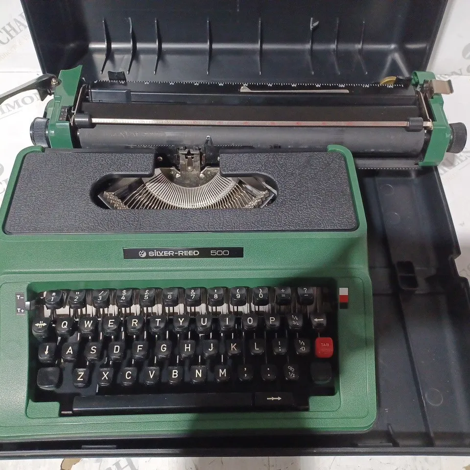 SILVER-REED 500 TYPEWRITER IN FOREST GREEN