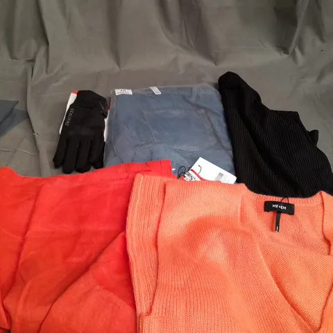 BOX OF APPROXIMATELY 20 ASSORTED CLOTHING ITEMS TO INCLUDE - DRESS , GLOVES , TROUSERS ETC
