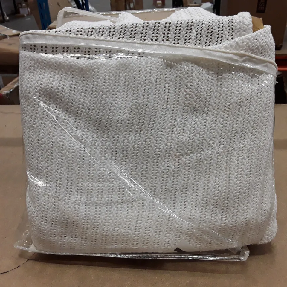VINYARD THROW BLANKET 