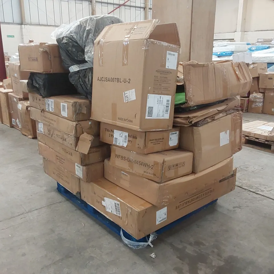 PALLET CONTAINING A LARGE QUANTITY OF DESIGNER FURNITURE PARTS ECT