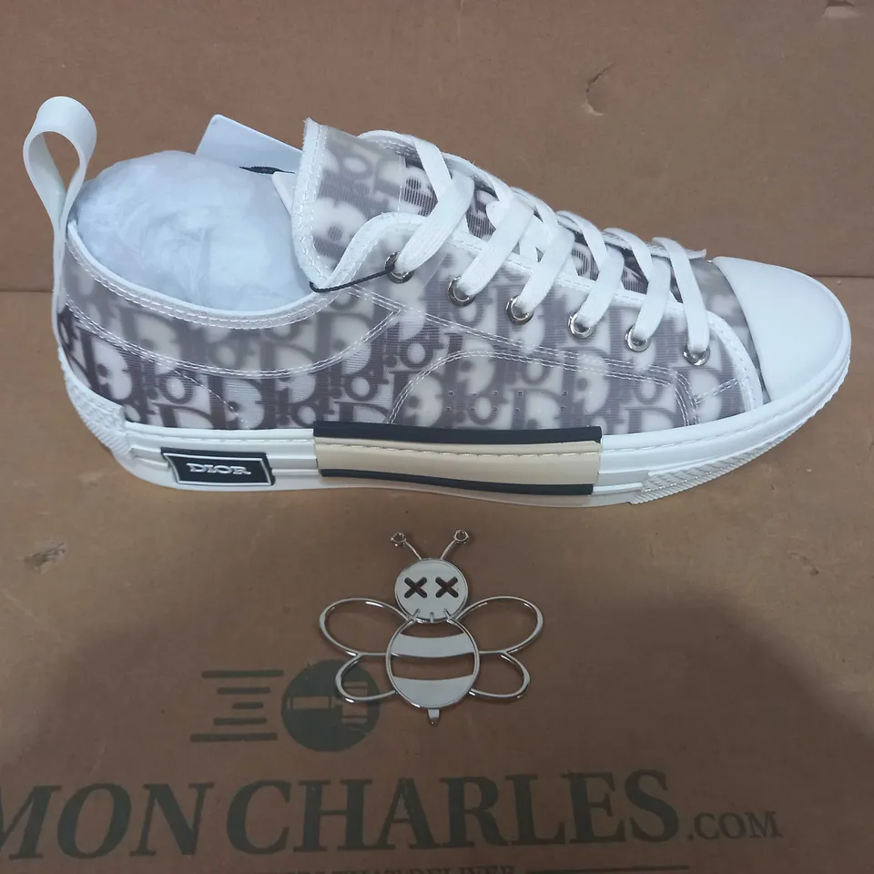 BOXED PAIR OF DESIGNER TRAINERS IN THE STYLEOF DIOR EU SIZE 43