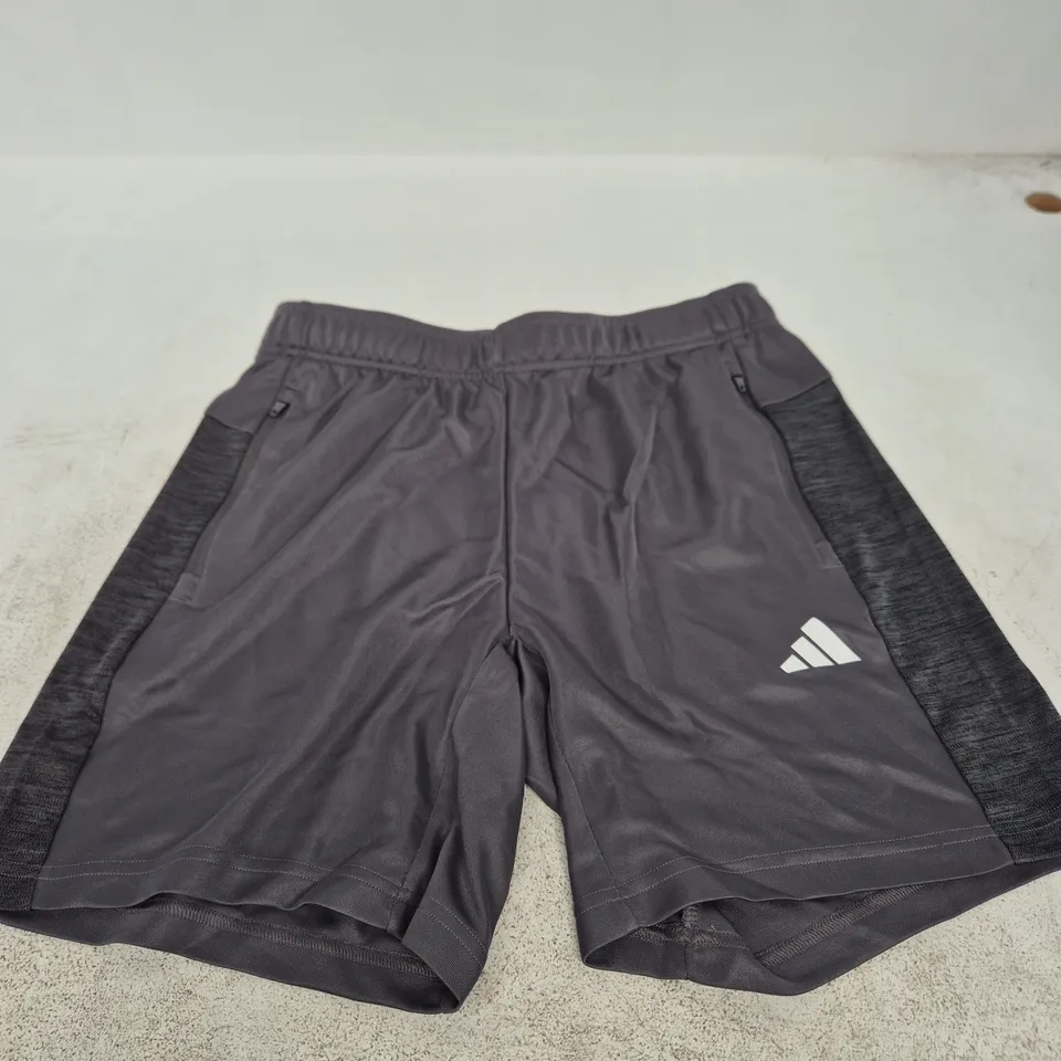 ADIDAS MEN'S GREY TRAINING SHORTS - M