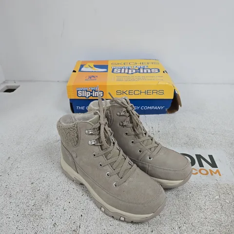 SKECHERS GREY SUEDE ANKLE BOOTS – FUR TRIM, LACE-UP UK 6