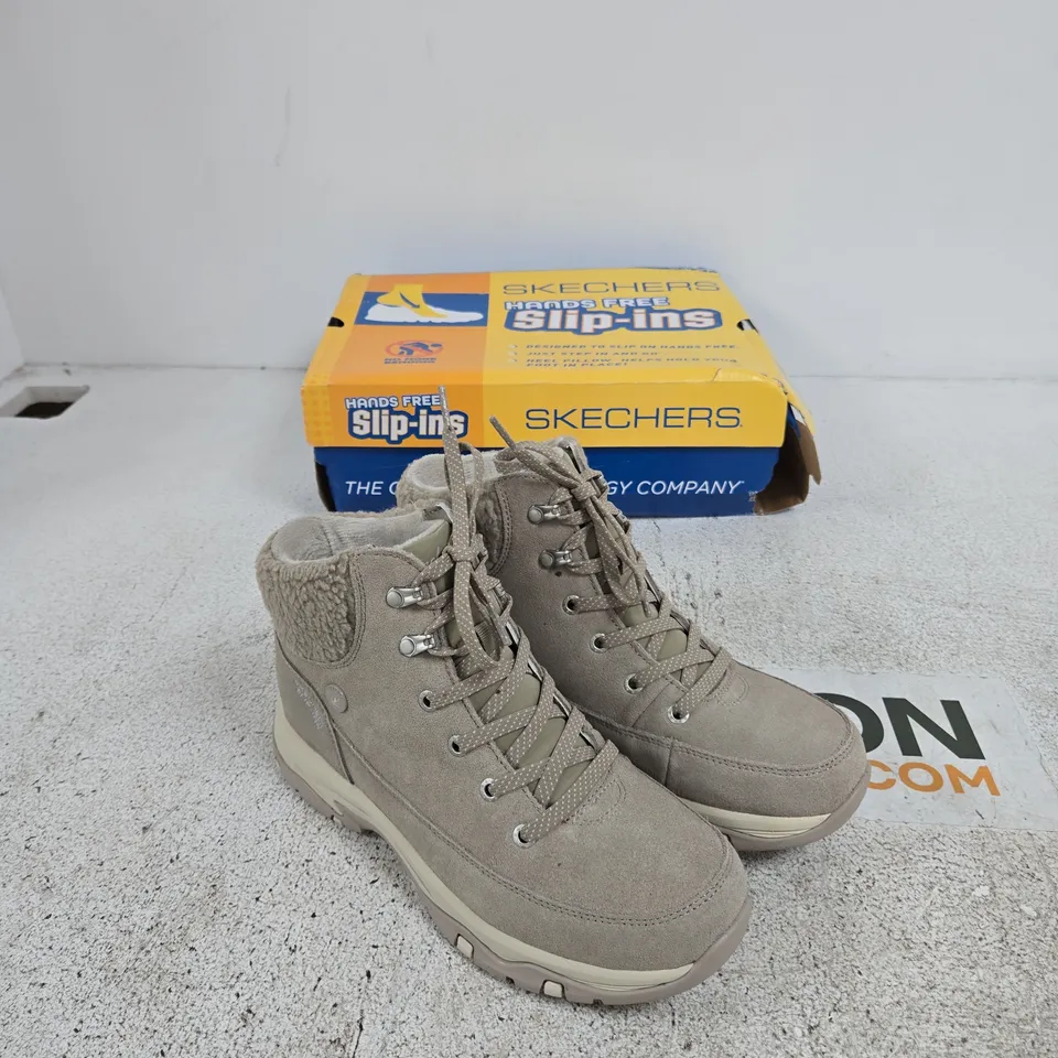 SKECHERS GREY SUEDE ANKLE BOOTS – FUR TRIM, LACE-UP UK 6