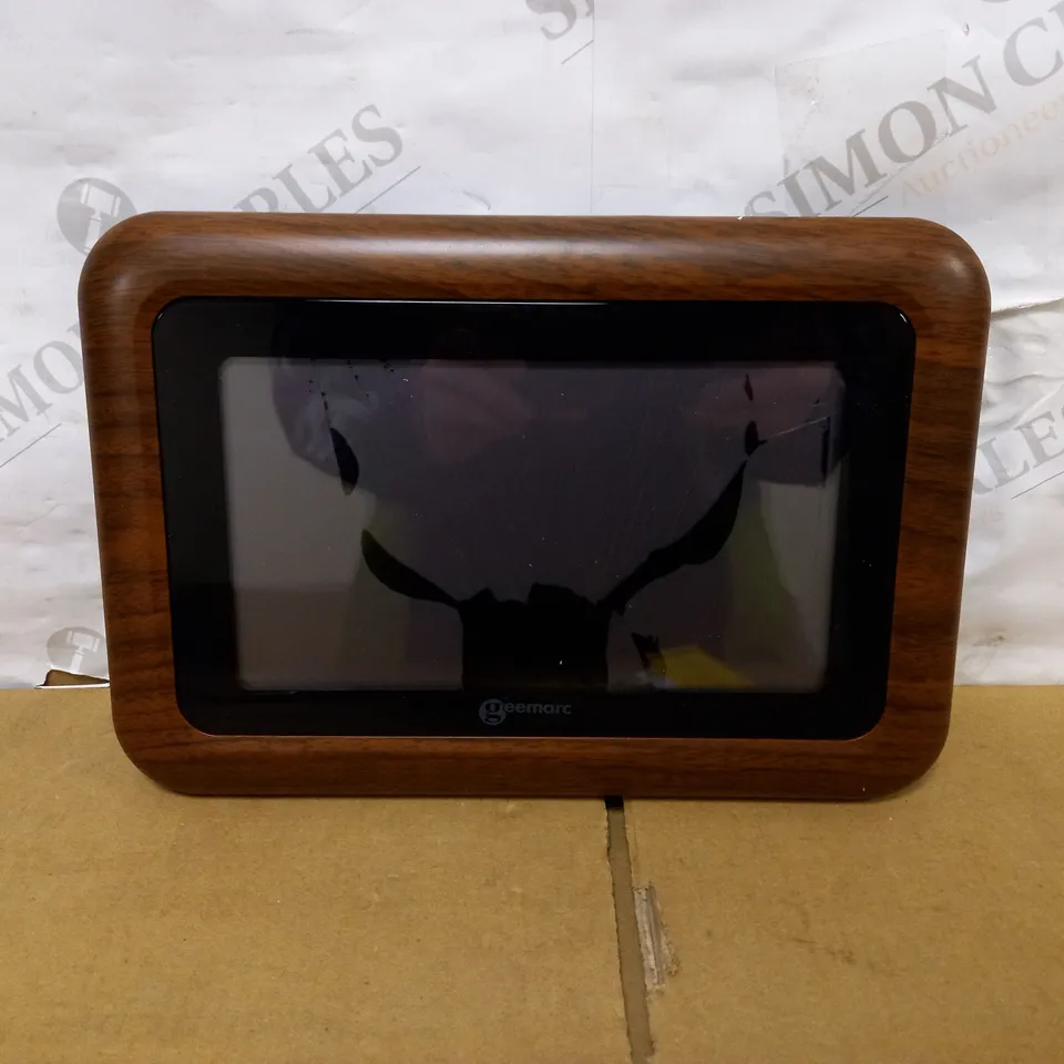 GEEMARC VISO 10 CLOCK (DAMAGED SCREEN)