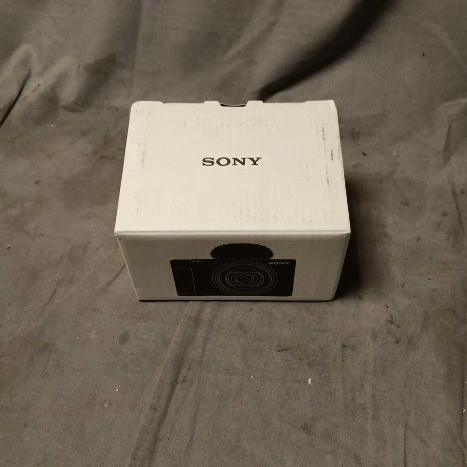 SONY WHITE COMPACT DIGITAL CAMERA WITH ZEISS LENS WITH BOX