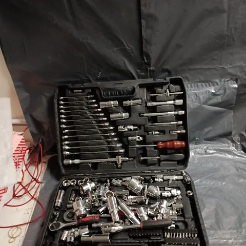 SOCKET SET IN BLACK PLASTIC CARRY CASE – ASSORTED SOCKETS & BITS