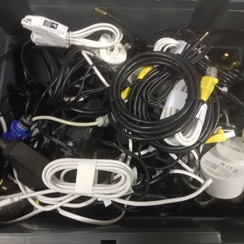 20 ASSORTED CABLES, POWER ADAPTERS TO INCLUDE SPBV36UK-W 