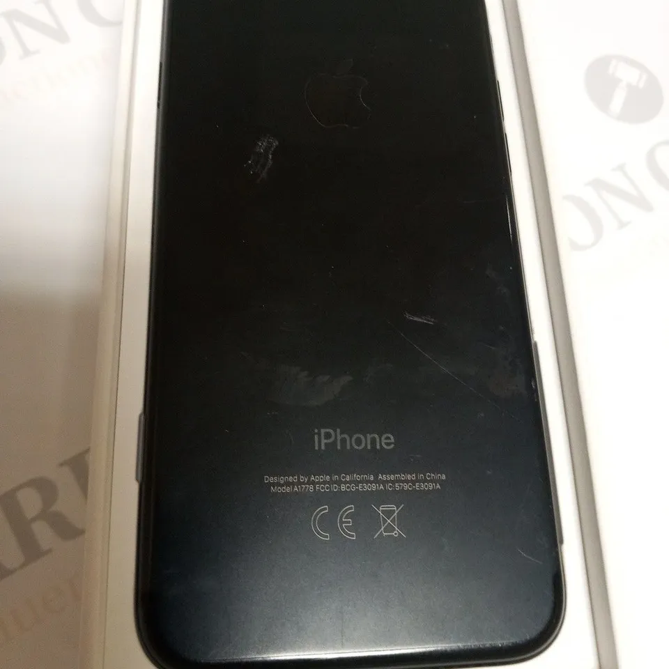 BOXED APPLE IPHONE 7 MOBILE PHONE