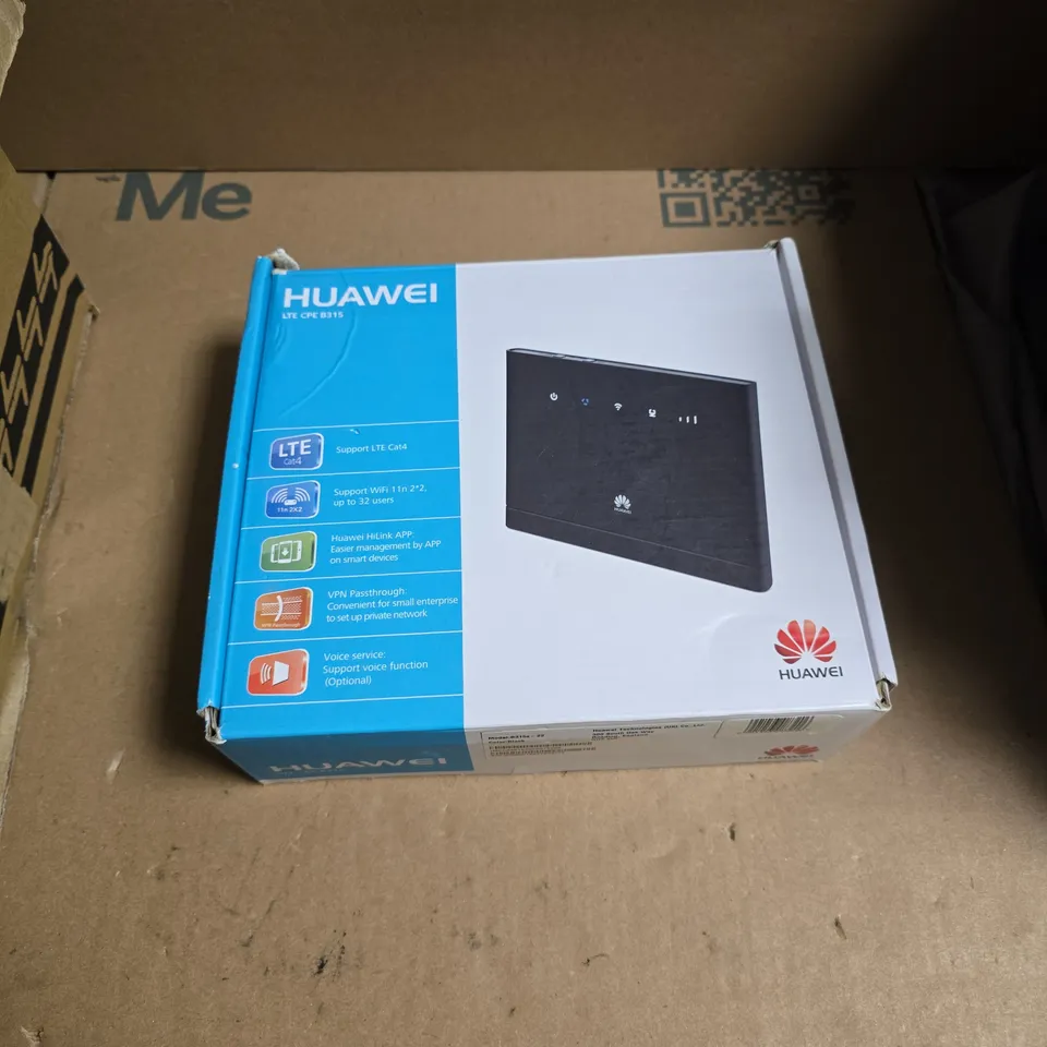 BOX OF APPROXIMATELY 10 ASSORTED ELECTRICAL ITEMS INCLUDING HUAWEI WIFI ROUTER AND NETGEAR POWER CABLE 