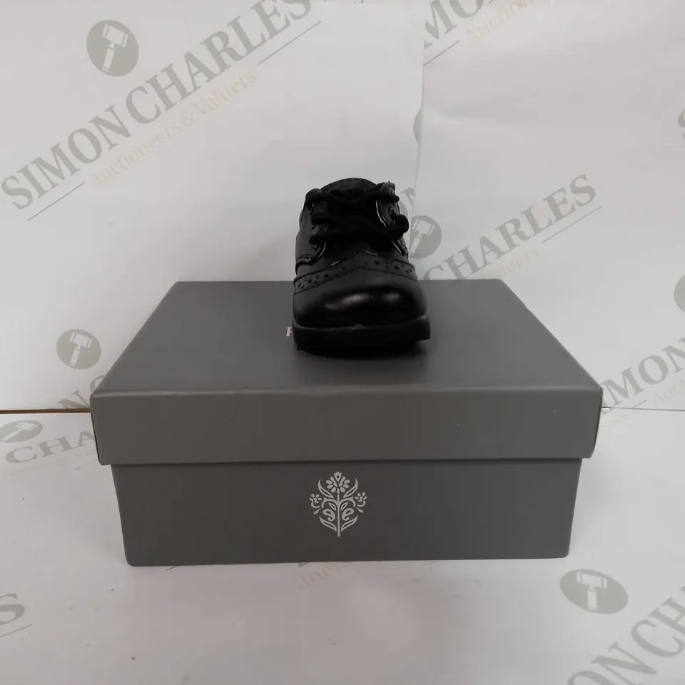 PAISLEY OF LONDON JAYDON IN MATT BLACK - EU 17