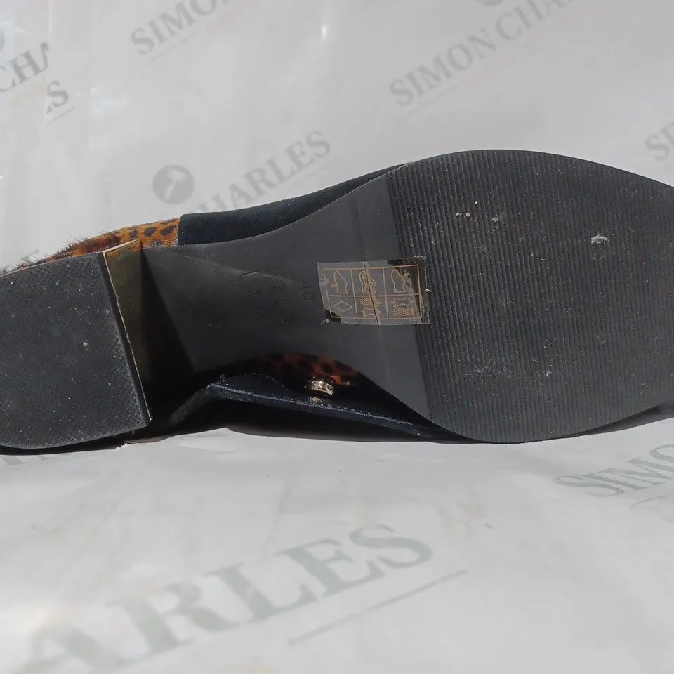 BOXED PAIR OF MODA IN PELLE TANCI KNEE BOOTS IN BLACK SUEDE AND LEOPARD PRINT - SIZE 7