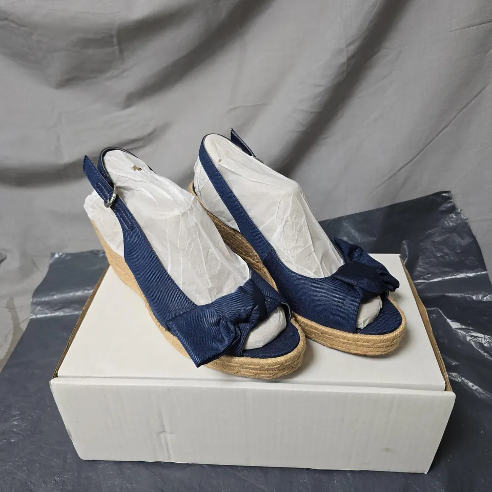 NATURALIZER WOMEN'S NAVY ESPADRILLE WEDGE SANDALS WITH BOW – BUCKLED ANKLE STRAP SIZE 7