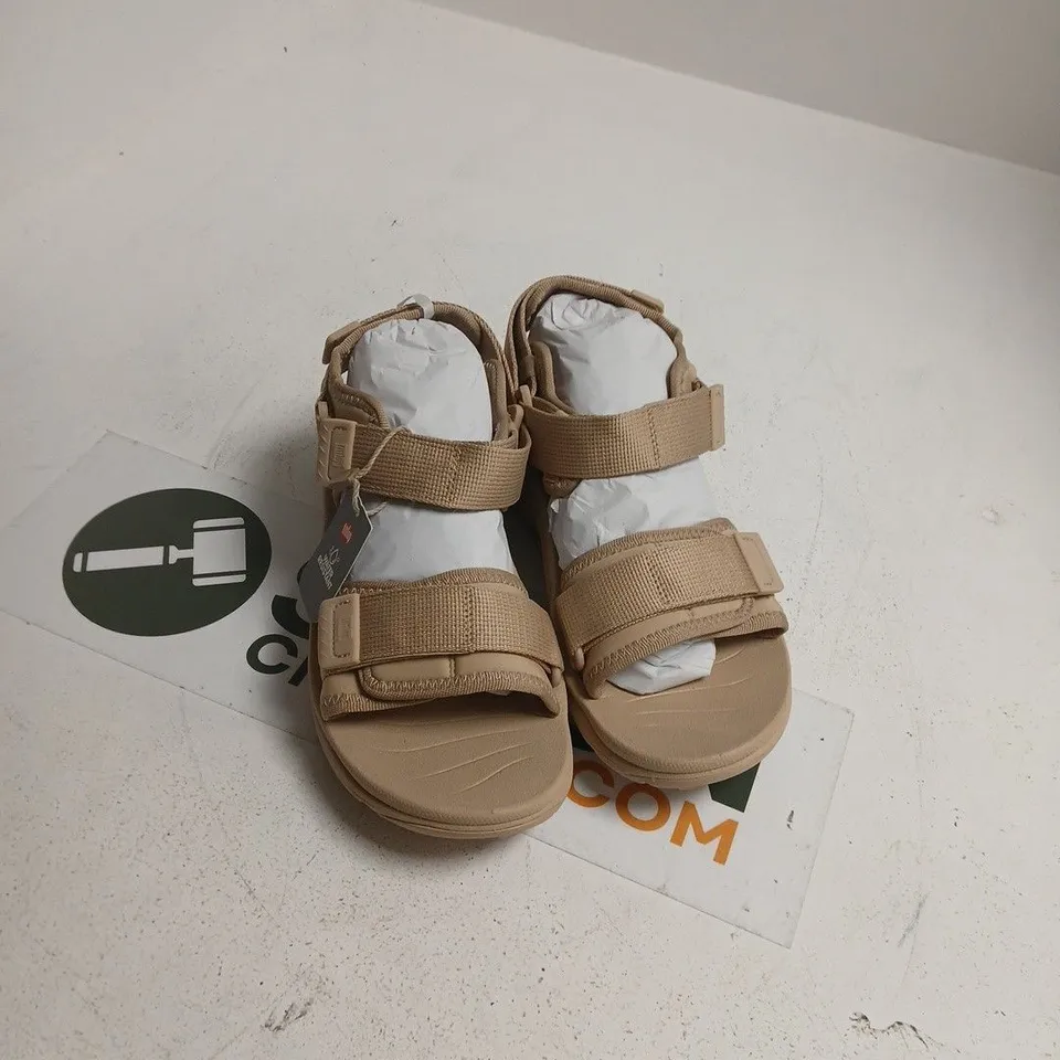 BOX OF APPROXIMATELY 16 ASSORTED PAIRS OF SHOES TO INCLUDE: FITFLOP BEIGE SANDALS