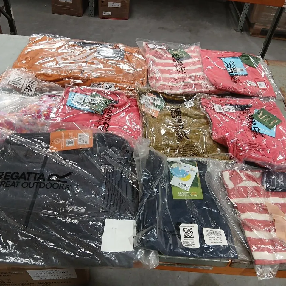 APPROXIMATELY 43 ITEMS OF ASSORTED BRAND NEW REAGATTA/DARE 2 B CLOTHING AND ACCESSORIES