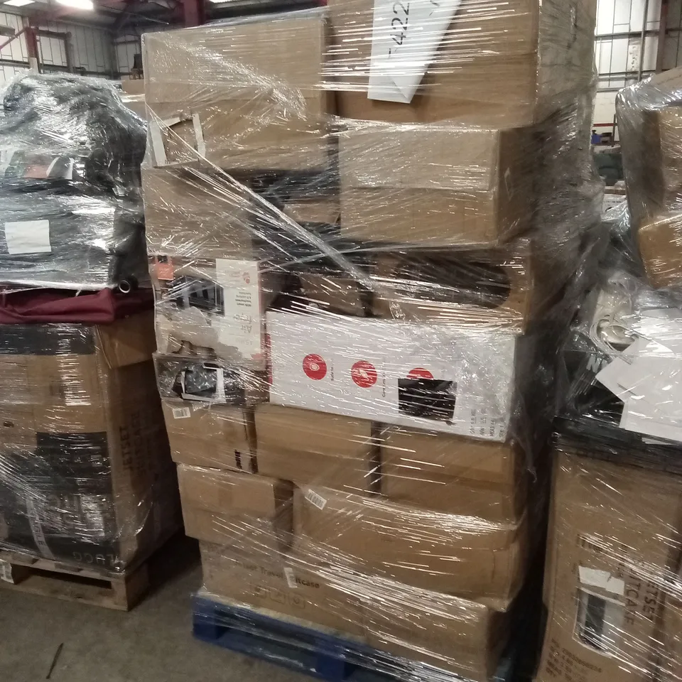 PALLET OF ASSORTED E-COMMERCE GOODS AND PRODUCTS TO INCLUDE; AIR FRYERS, A LARGE NUMBER OF SUITCASES/CABIN BAGS, CAMPING WAGONS, VACUUM CLEANER ETC
