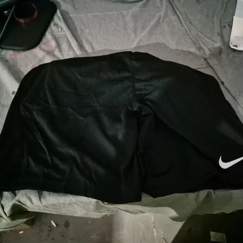 NIKE MEN'S BLACK RUNNING SHORTS SLIM FIT - SIZE M