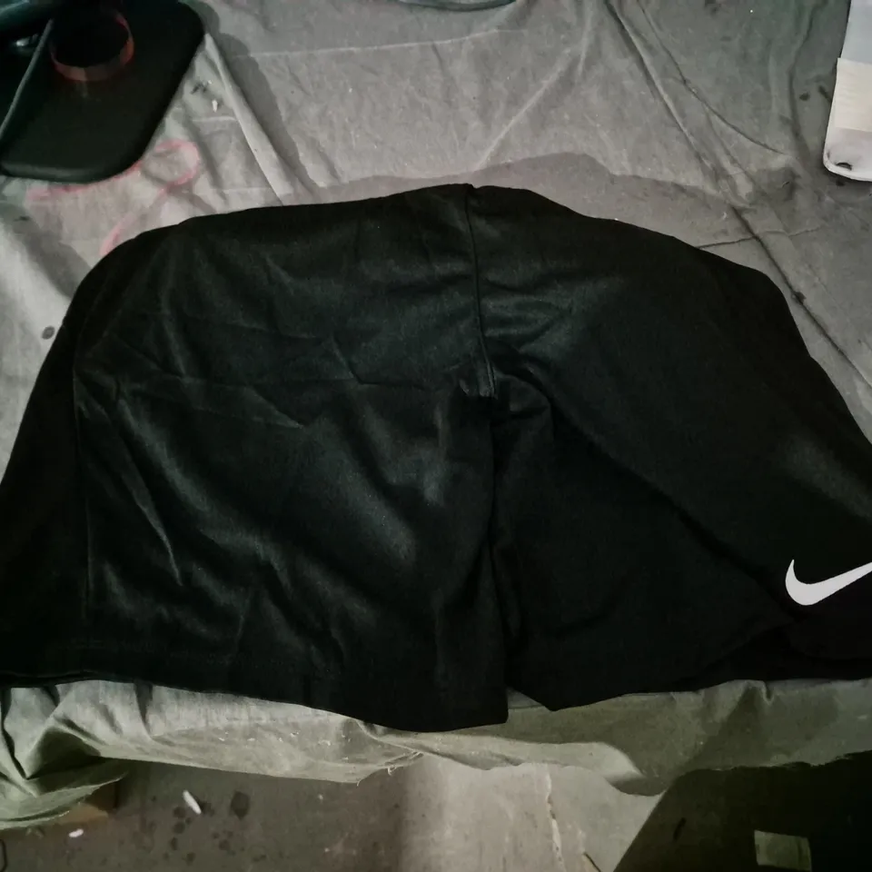 NIKE MEN'S BLACK RUNNING SHORTS SLIM FIT - SIZE M