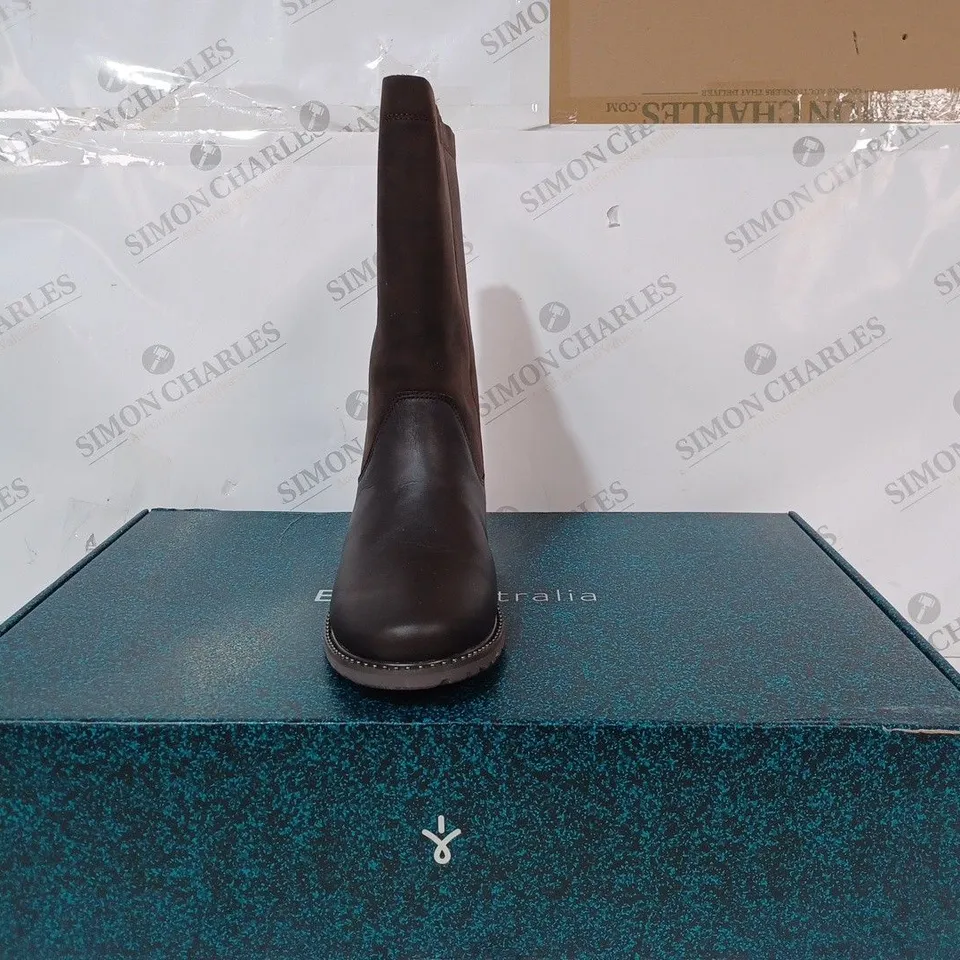 BOXED PAIR OF EMU AUSTRALIA EXPLORER YANCOAL WATERPROOF LEATHER & SUEDE MID-CALF BOOTS IN ESPRESSO BROWN, UK SIZE 6