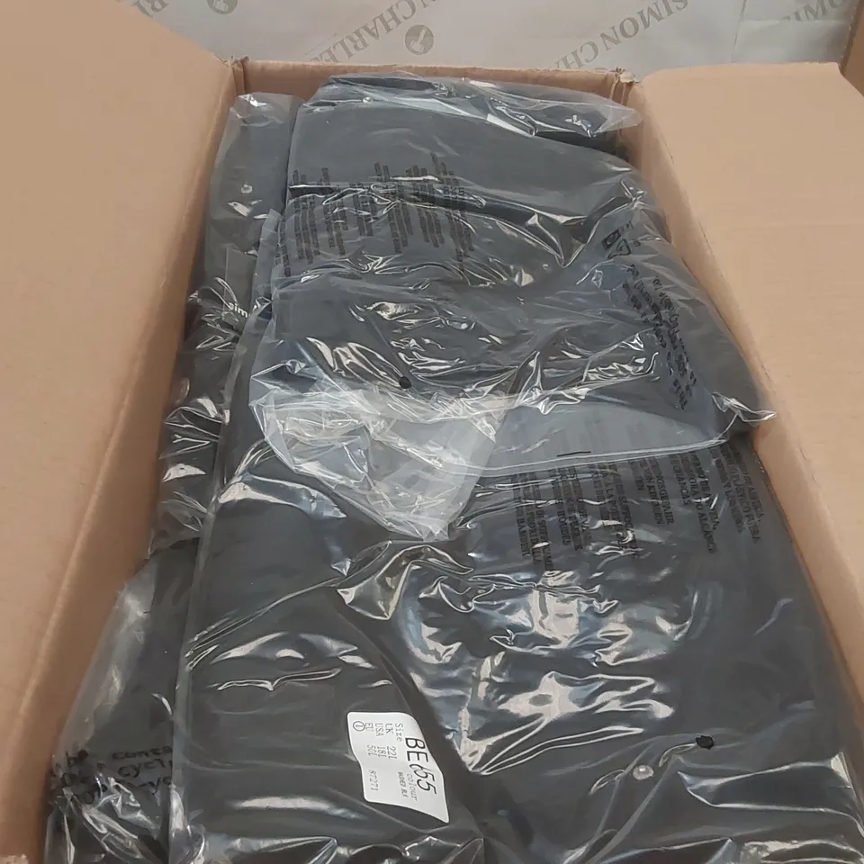 BOX CONTAINING APPROXIMATELY 10x BRAND NEW SIMPLY BE WASHED BLACK PLEAT DETAIL JEANS - SIZE 22L