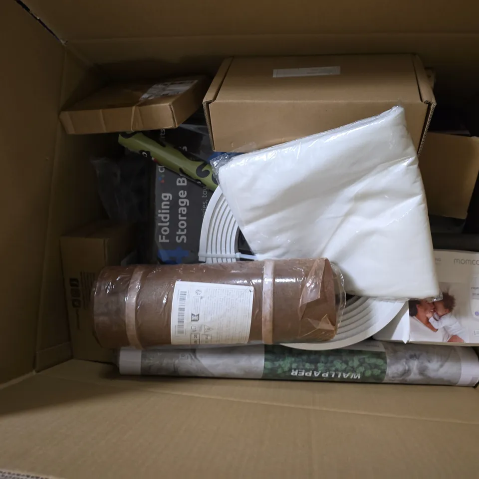 APPROXIMATELY 20 ASSORTED HOUSEHOLD PRODUCTS TO INCLUDE WALLPAPER, MOMCRAZY MILK STORAGE BAGS, LED DOOR GARLAND LIGHTS, ETC - COLLECTION ONLY