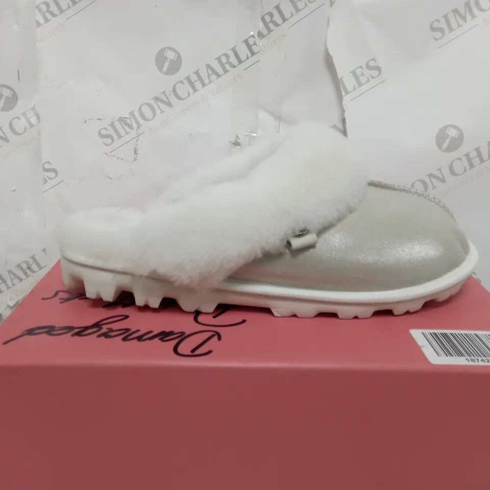 MODA COSIE WHITE SHEEPSKIN SLIPPER SIZE 7