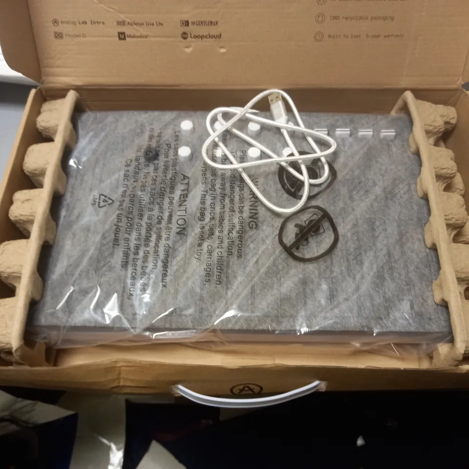 ARTURIA MINILAB3 UNIVERSAL MIDI CONTROLLER 