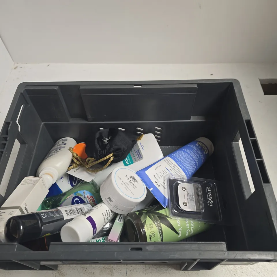 TOTE OF APPRXOIMATELY 10 ASSORTED ITEMS INCLUDING CLEAR ZAL HARD SKIN REMOVER, DOVE MOISTURISING HAND WASH AND ZING TOOTHPASTE 
