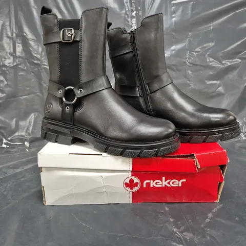 BOXED PAIR OF RIEKER LEATHER CHUNKY BOOTS IN BLACK SIZE 7.5