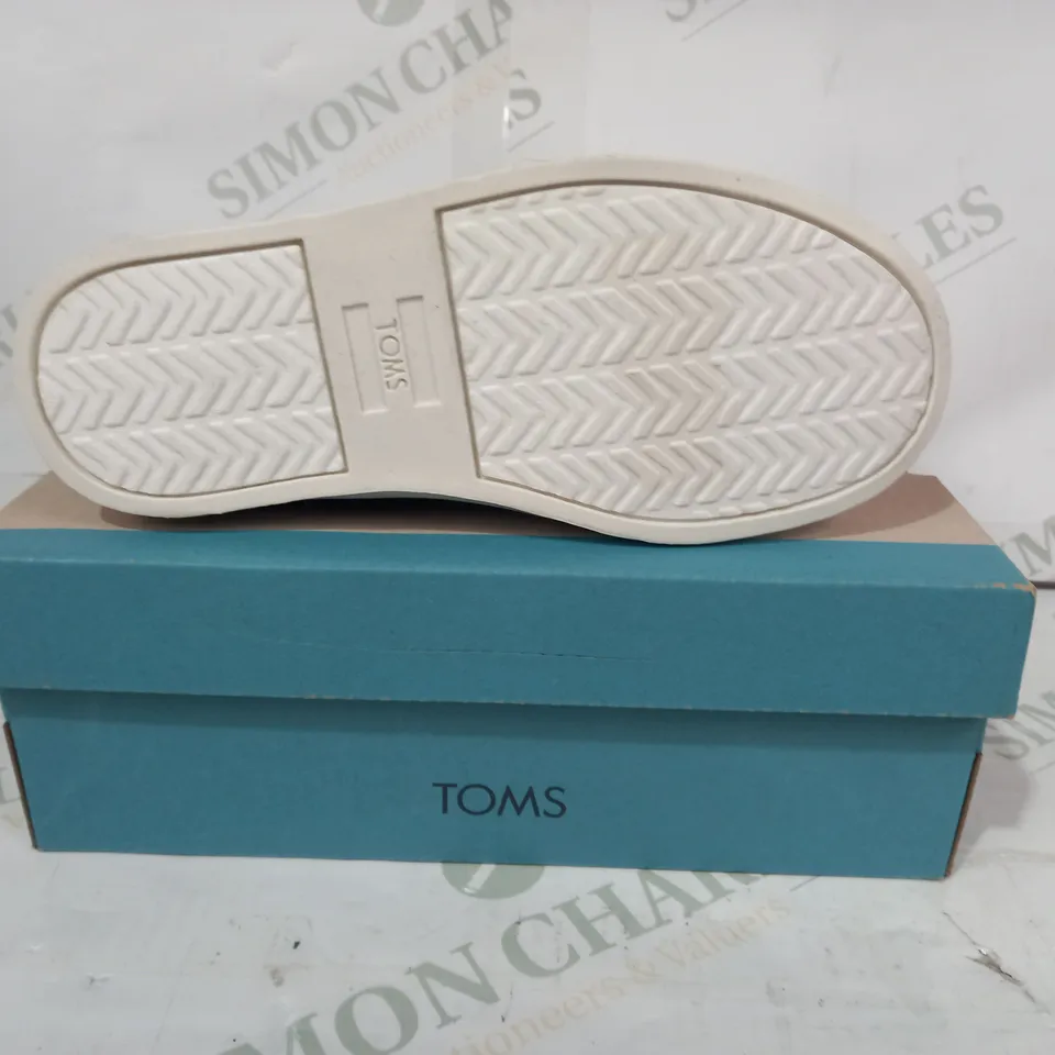BOXED PAIR OF TOMS CORDONES CUPSOLE DOUBLE STRAP KIDS CANVAS SHOES IN NAVY UK SIZE 10