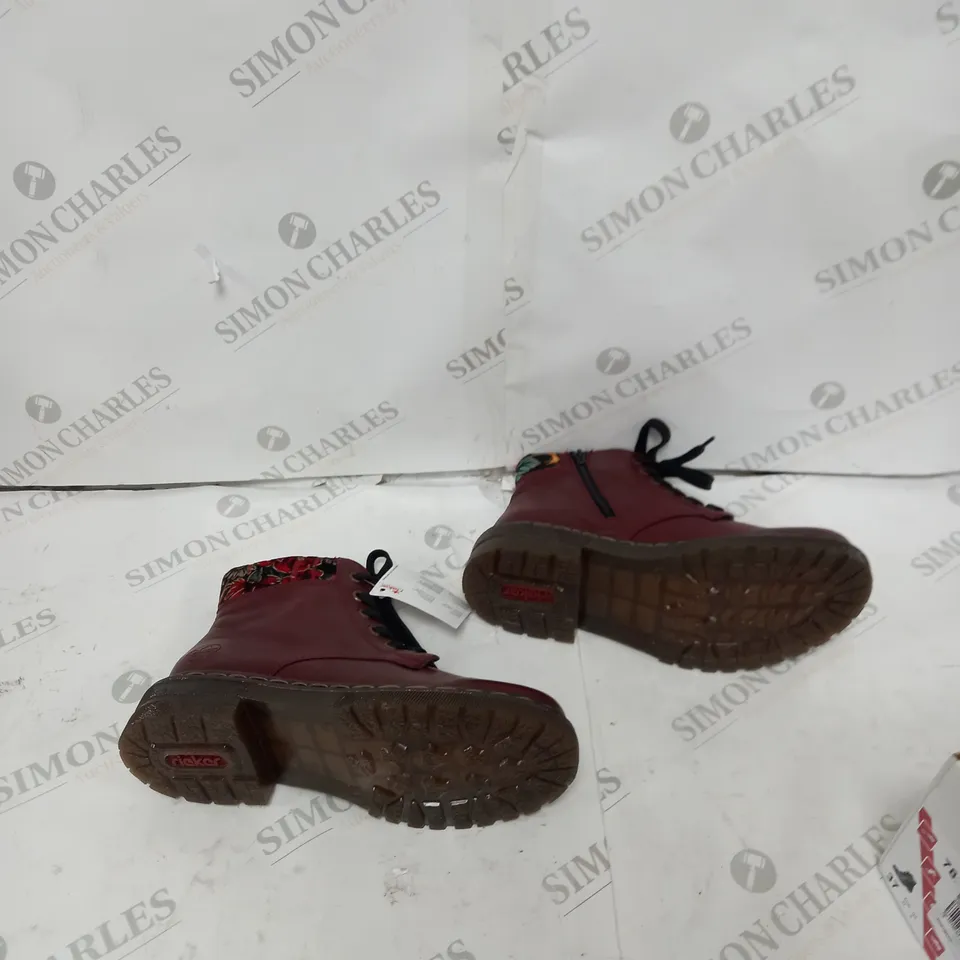 RIEKER RED INTEREST COLOUR BOOT SIZE 4 - BOXED 