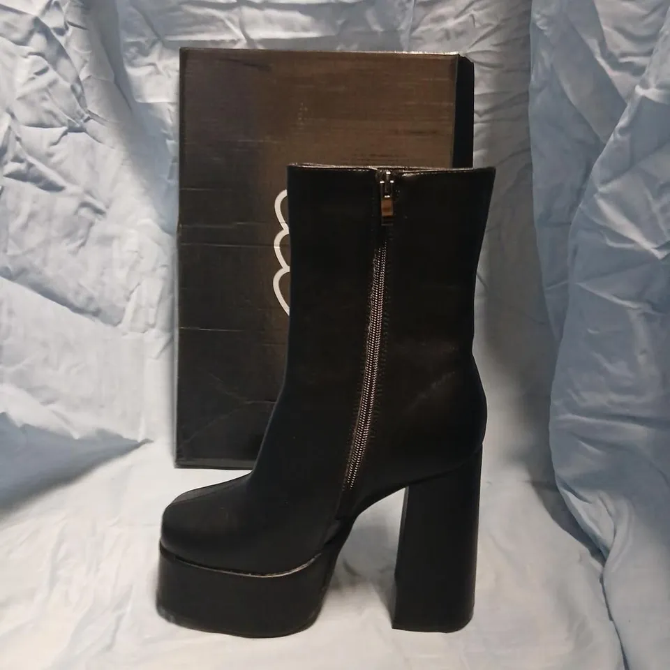 KOI LEXUS BLACK PLATFORM HEELED BOOTS SIZE 6