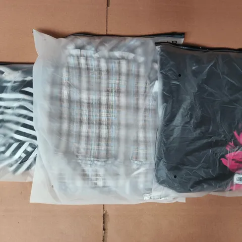 APPROXIMATELY 20 ASSORTED CLOTHING AND FASHION PRODUCTS IN VARIOUS STYLES AND SIZES - COLLECTION ONLY