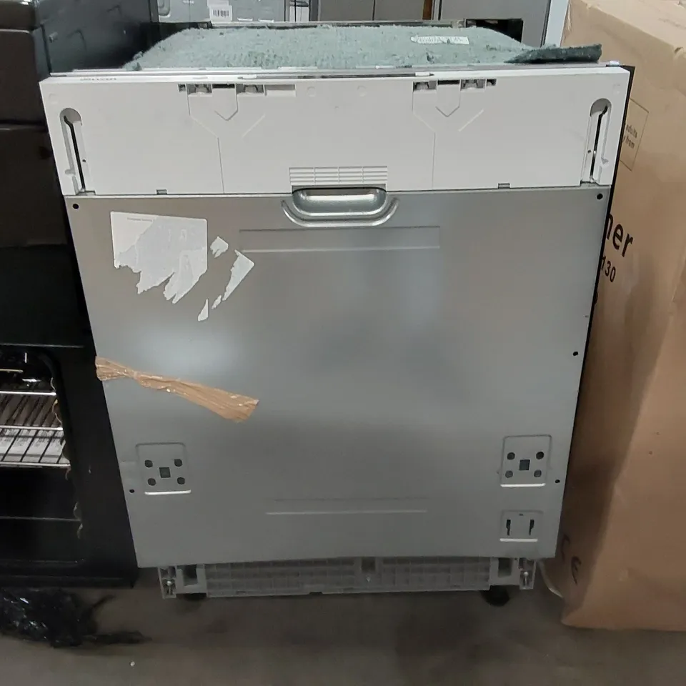 BOXED SWAN SDWB751130 INTEGRATED 12-PLACE FULLSIZE DISHWASHER
