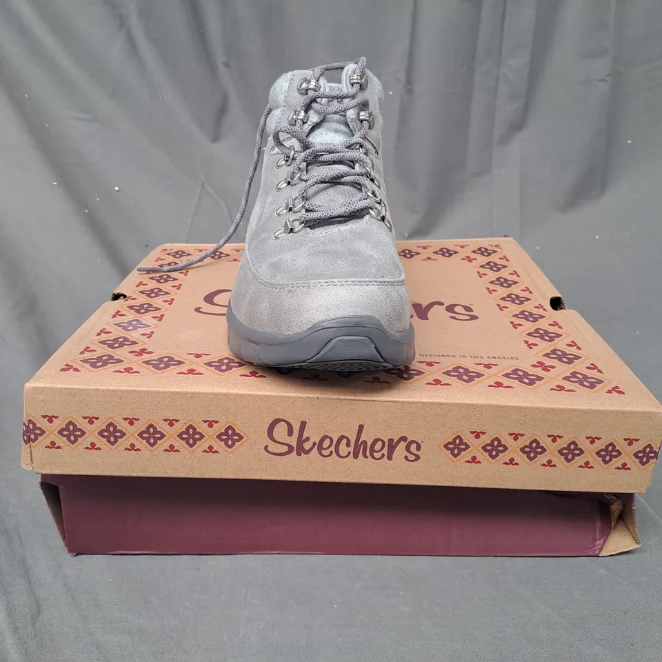 BOXED SKECHERS SYNERGY WARM TECH BOOTS, GREY - SIZE 7