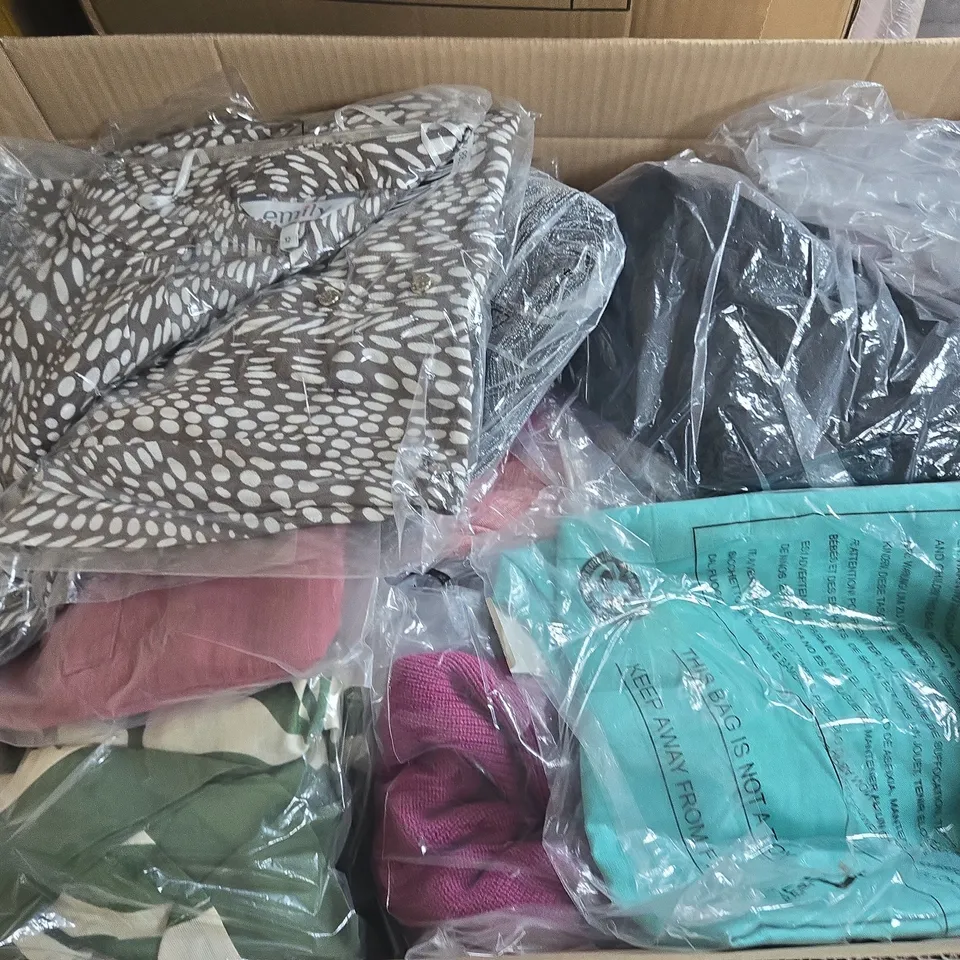 LARGE BOX OF APPROX 20 ASSORTED CLOTHING ITEMS IN VARIOUS STYLES , SIZES AND COLORS