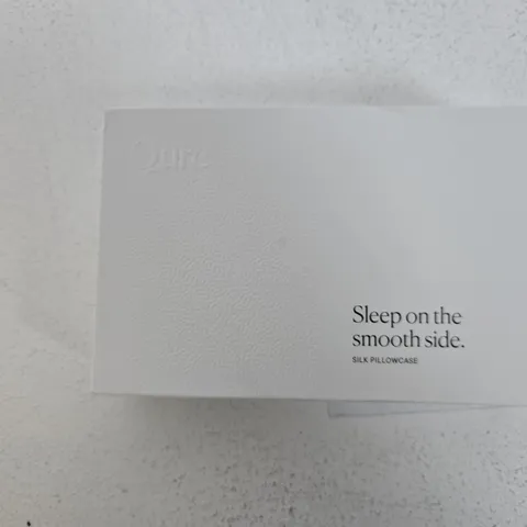 QURE SILK PILLOWCASE – BOXED WITH SILVER POUCH (SLEEP ON THE SMOOTH SIDE)