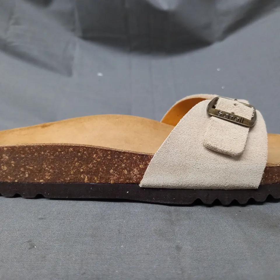 BOXED PAIR OF SCHOLL SANDALS IN BEIGE SIZE 5