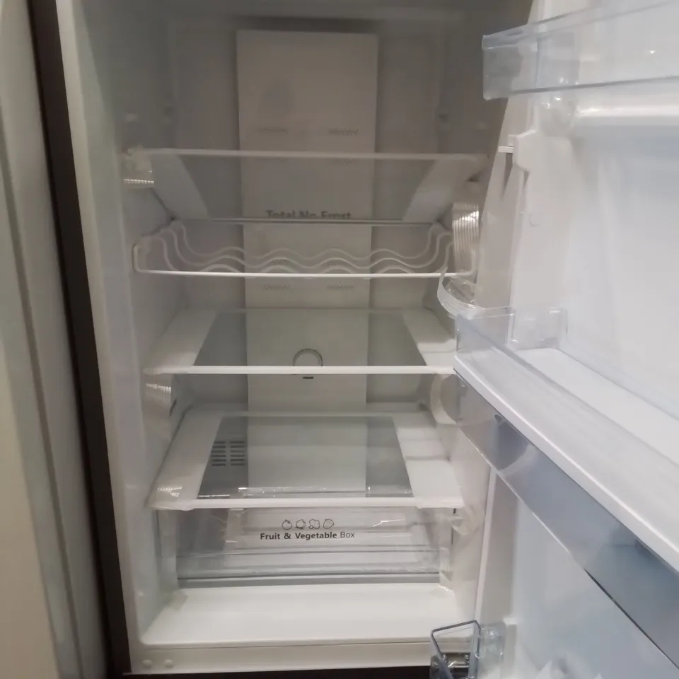 HISENSE 155CM FREESTANDING 50/50 FRIDGE FREEZER IN SILVER - UNPROCESSED RAW RETURN 