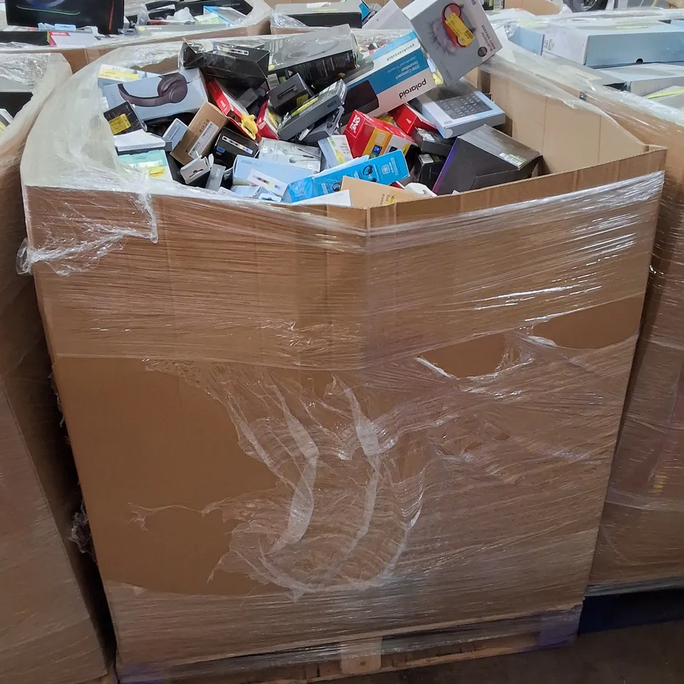 PALLET CONTAINING ASSORTED ELECTRICAL RETURNS INCLUDING 23.8" GAMING MONITOR, BLUETOOTH PARTY SPEAKER, 25W COMPACT SOUNDBAR, HEADPHONES, AERIAL & CAR PHONE MOUNT