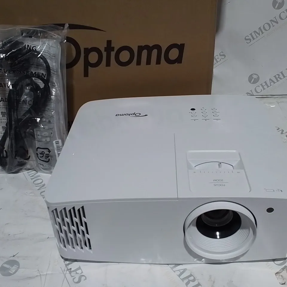 OPTOMA DLP PROJECTOR WITH LEADS AND REMOTE - UHD 35X