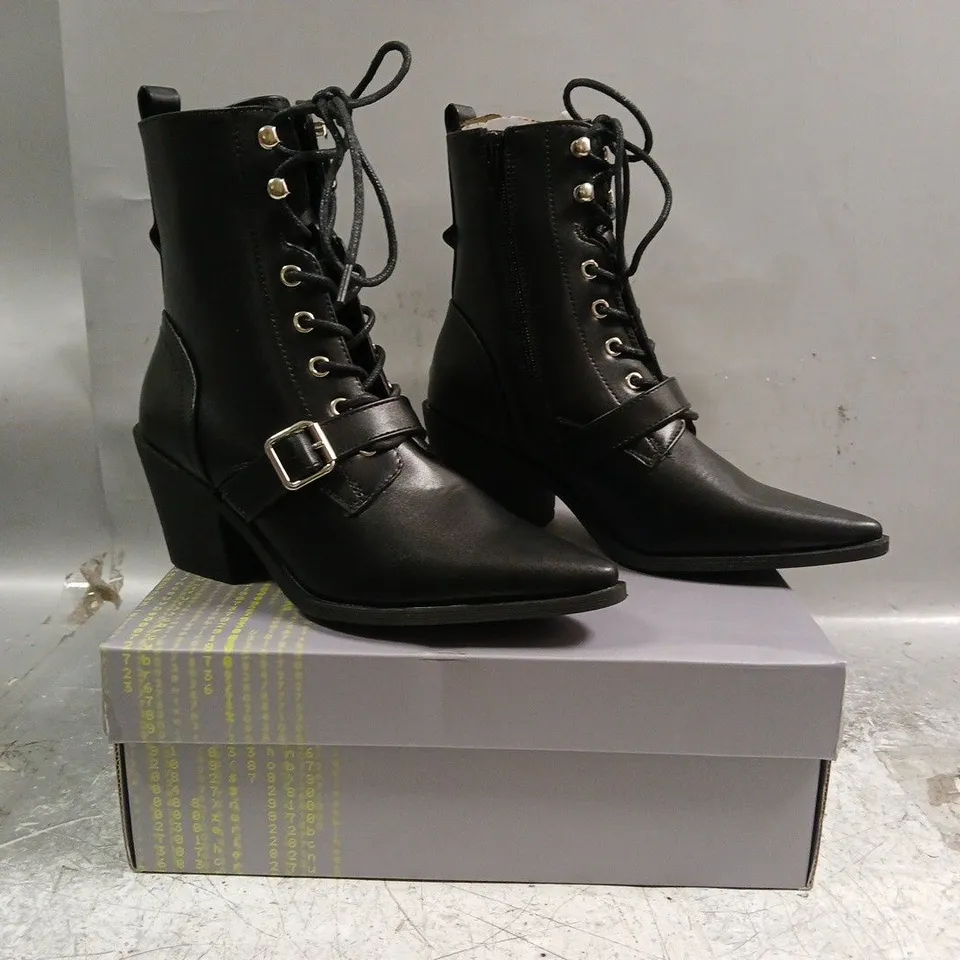 BOXED PAIR OF KOI HAWK POINTED COWBOY BOOTS IN BLACK SIZE UK 3 